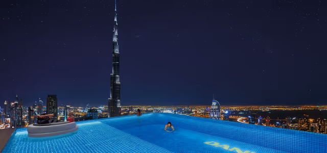 Bayz 101 – infinity pool with city views