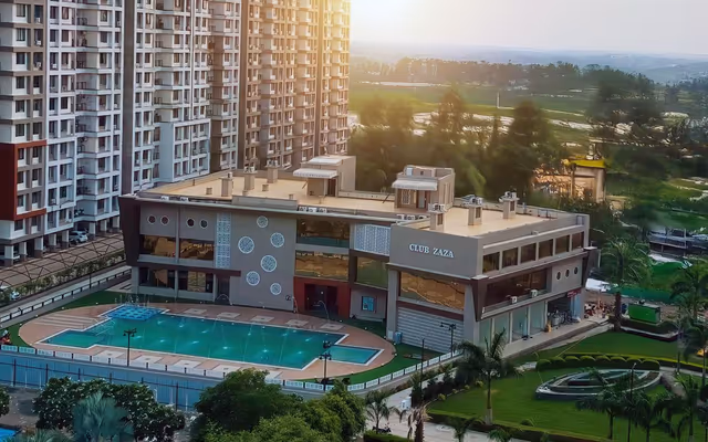 DB Pride – aerial view of completed towers, Club ZAZA and the swimming pool