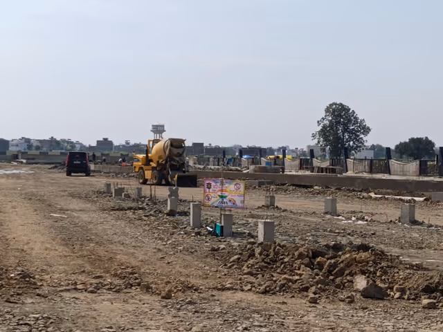 Emerald Crescent – site progress: internal road grading and compound work underway